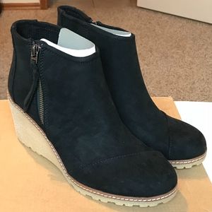 Toms Avery Microfiber Wedge Booties